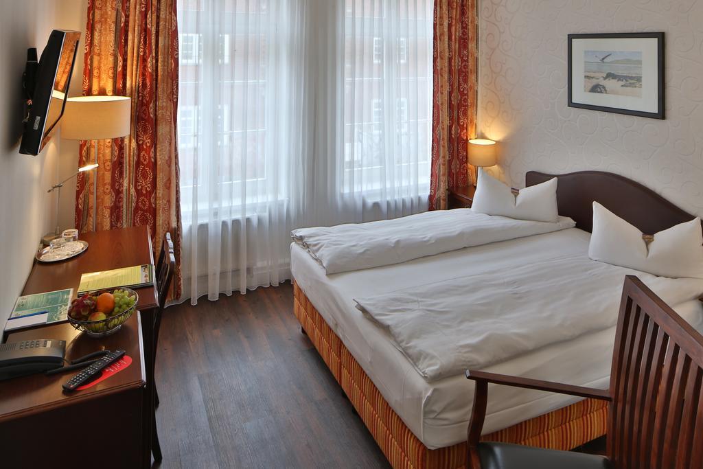 Hotel Elefant Шверин Стая снимка